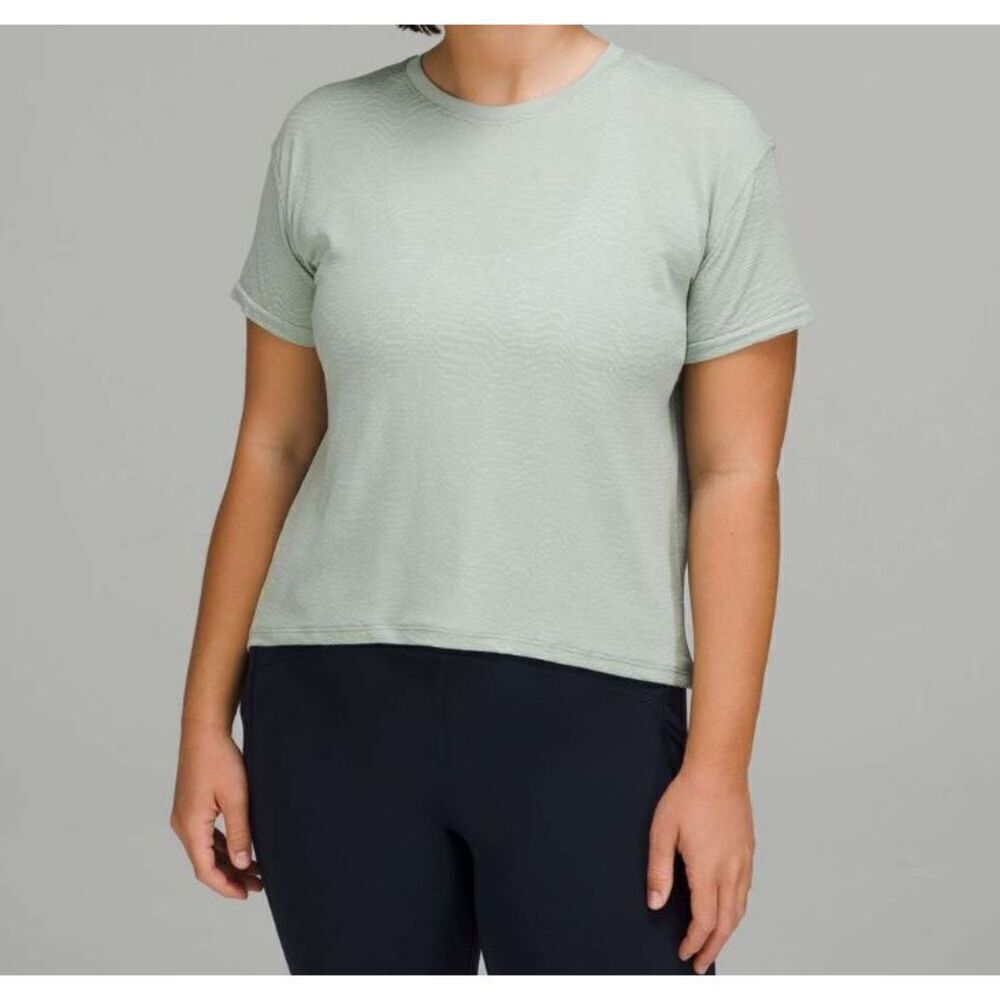 Lululemon Train to Be Seamless Short Sleeve T-Shirt Ripple Wave Silver Blue / De